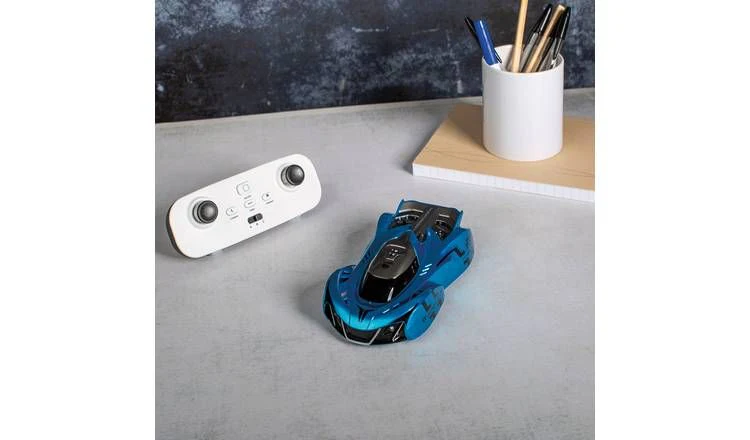 Supercoche teledirigido para escalar paredes azules de Menkind